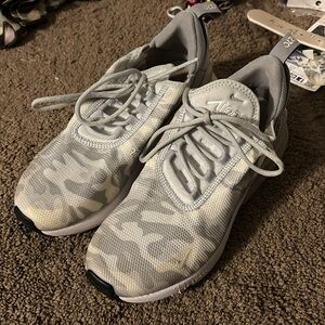 Nike Airmax 27 women’s size 7